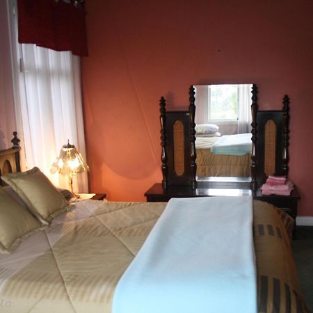Hostal Saint Mary'S Tababela Room photo