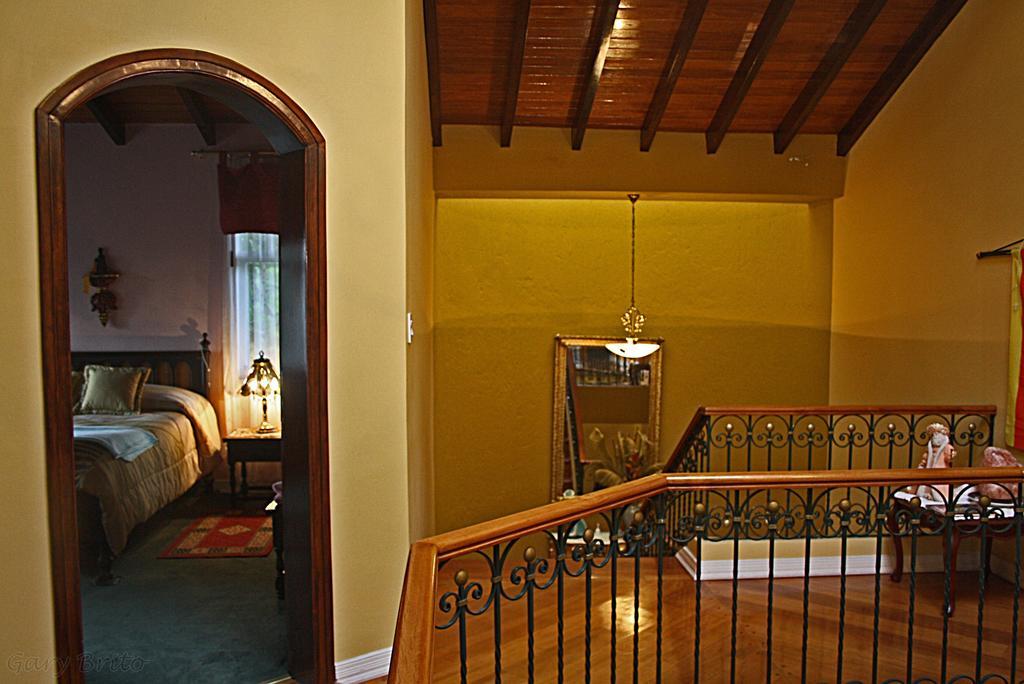 Hostal Saint Mary'S Tababela Exterior photo