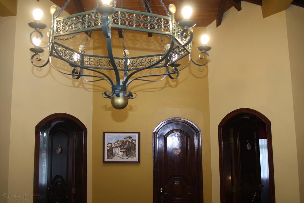 Hostal Saint Mary'S Tababela Exterior photo