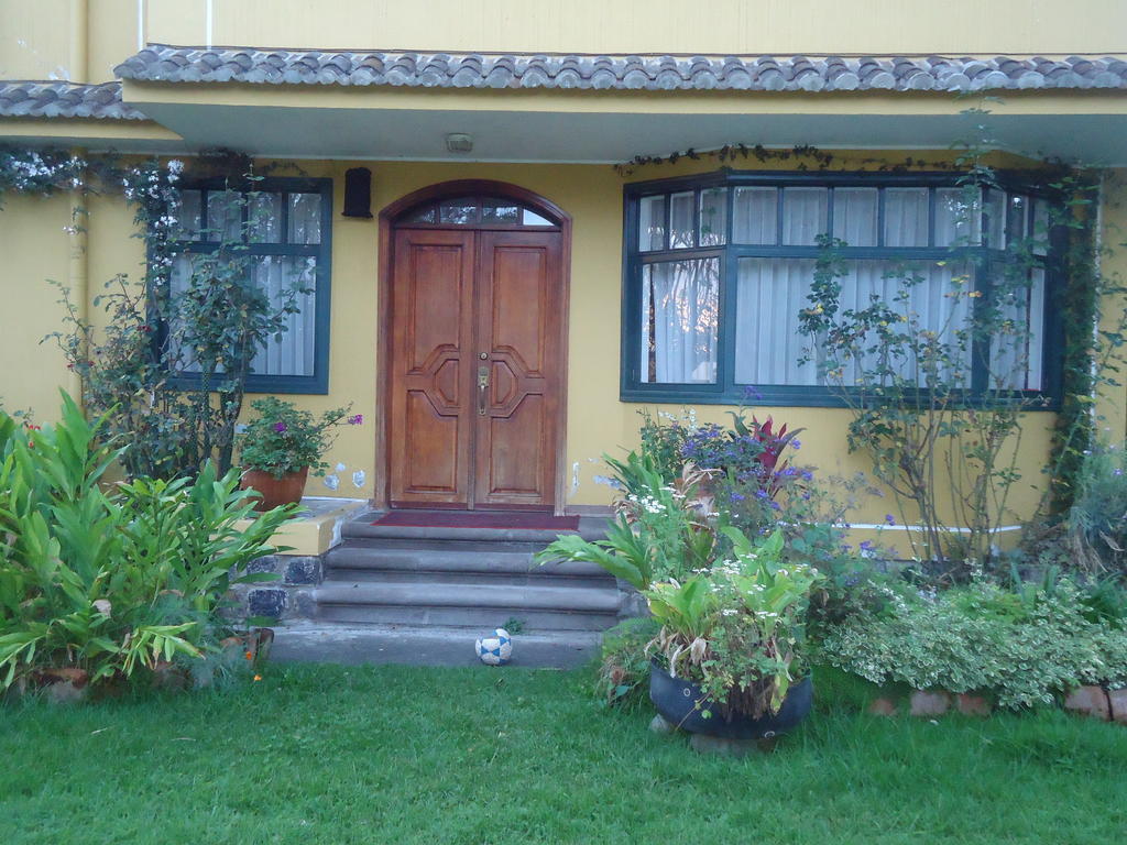 Hostal Saint Mary'S Tababela Exterior photo
